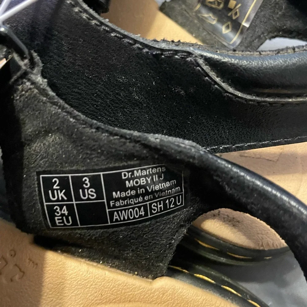 Dr. Martens Moby ll J Black Leather Sandals‎ size 3